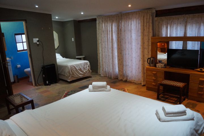 Triple Room Superior with Private Bathroom